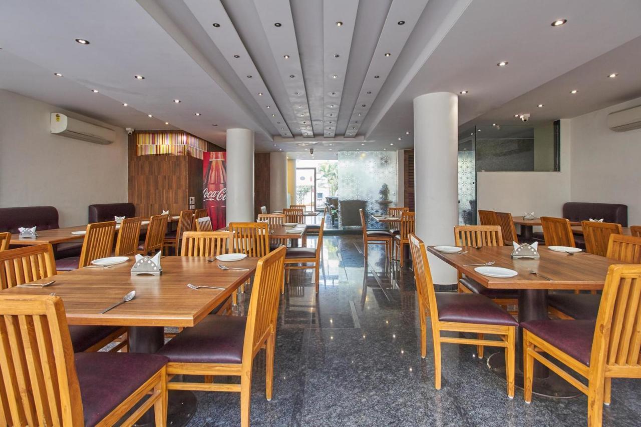 Oyo 10672 Hotel Riviera Nashik Exterior foto
