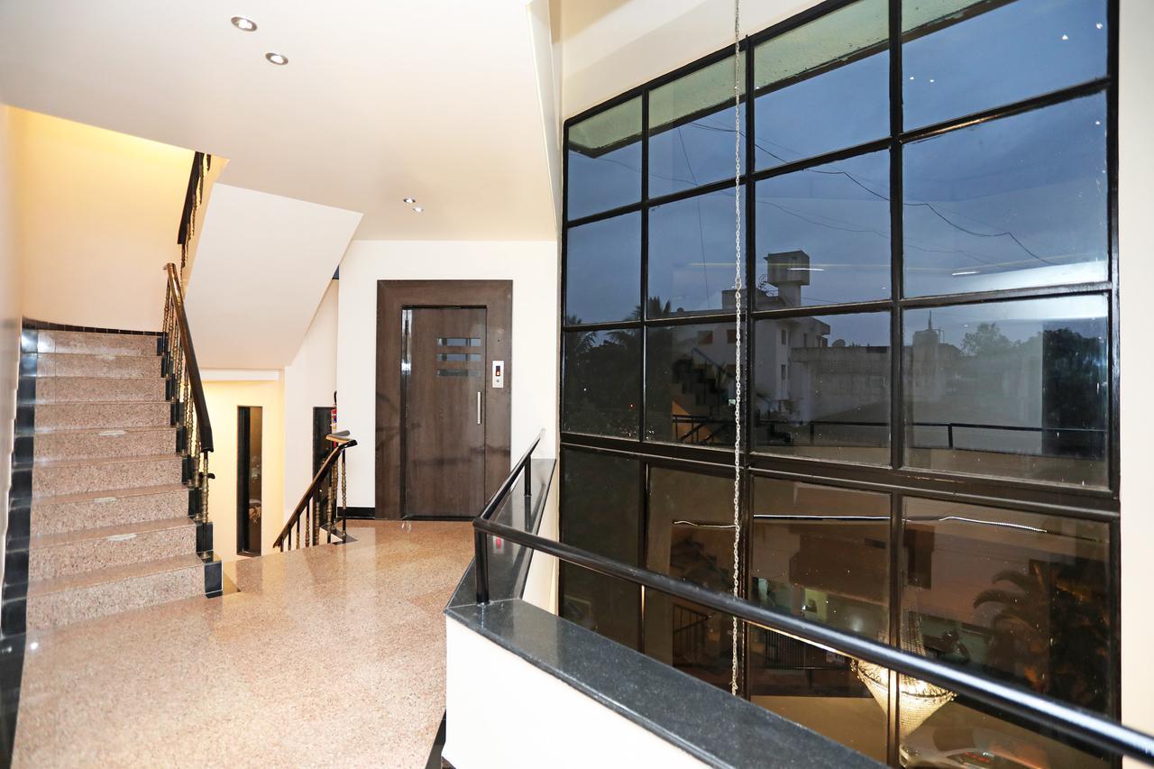 Oyo 10672 Hotel Riviera Nashik Exterior foto